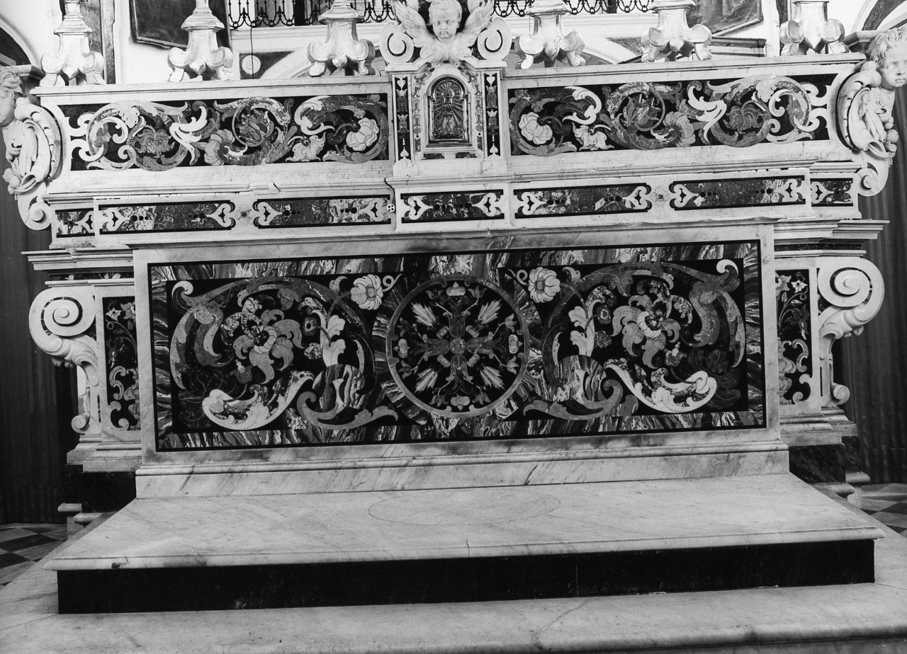 altare maggiore di Sacco Gaetano, Vaccaro Lorenzo (cerchia) (sec. XVIII)