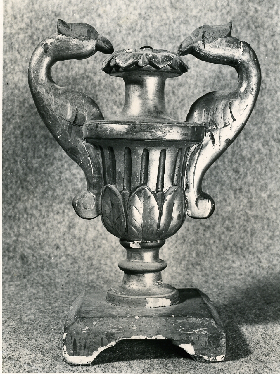 vaso d'altare con composizione floreale - bottega napoletana (prima metà sec. XIX)