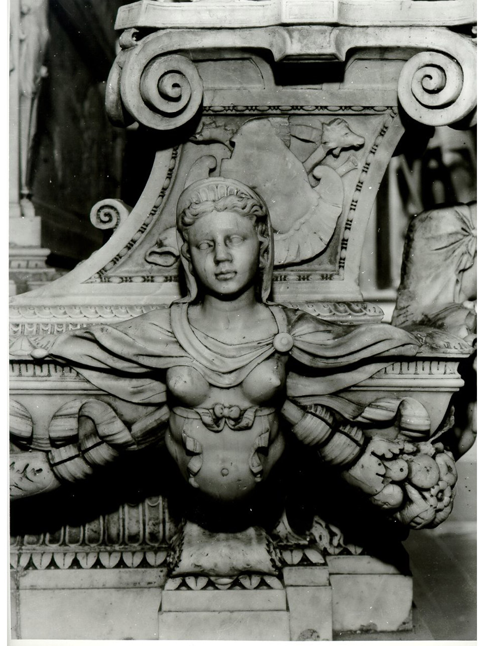 figura allegorica femminile (scultura, elemento d'insieme) di Merliano Giovanni detto Giovanni da Nola (e aiuti) (metà sec. XVI)