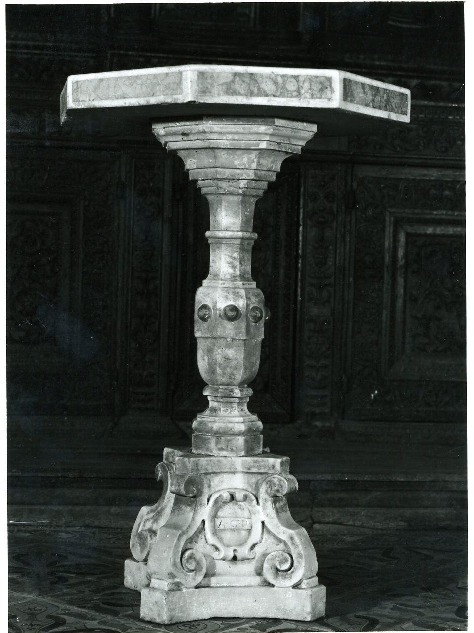 motivi decorativi geometrici (tavolino) di Galluccio Giovan Antonio (cerchia), Lazzari Jacopo (cerchia) (inizio sec. XVII)