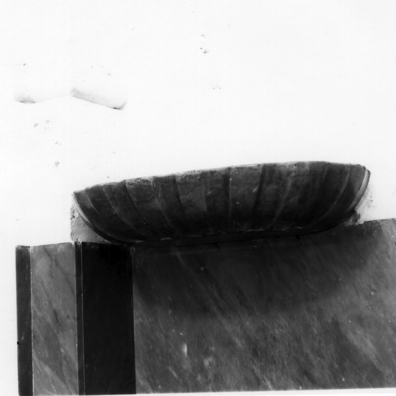 acquasantiera - a conchiglia - bottega napoletana (seconda metà sec. XVIII)