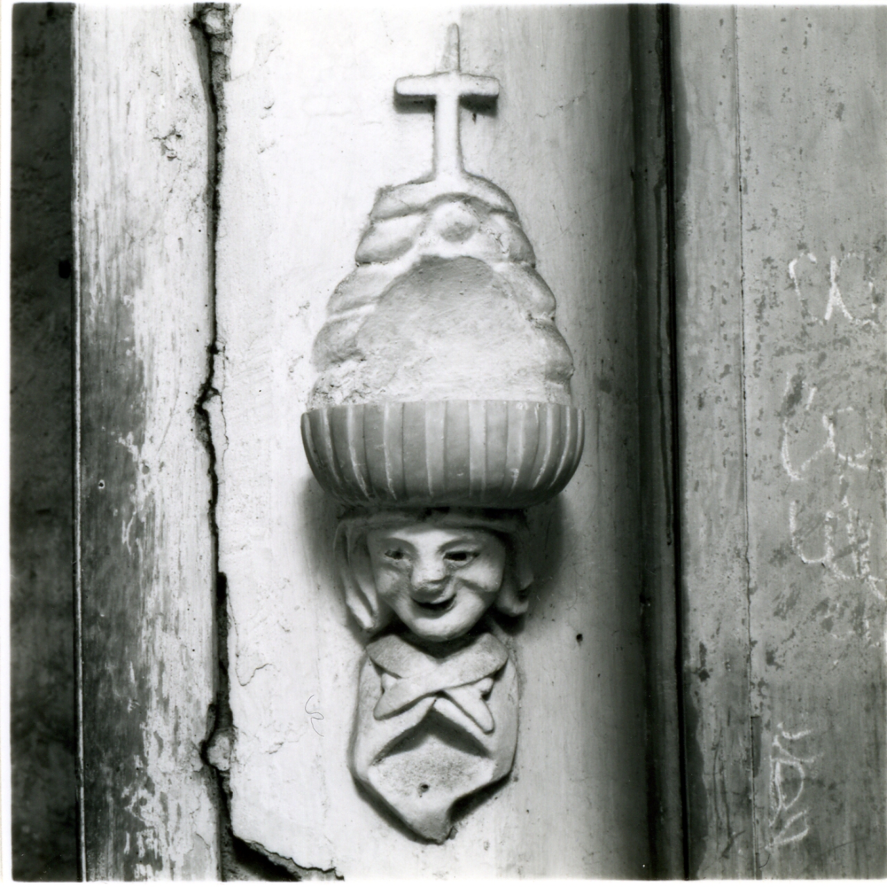 acquasantiera da parete - bottega campana (fine sec. XIX)