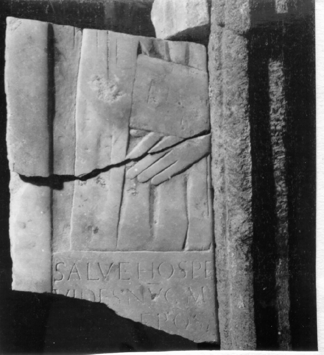 lastra tombale, frammento - ambito Italia meridionale (metà sec. XIV)