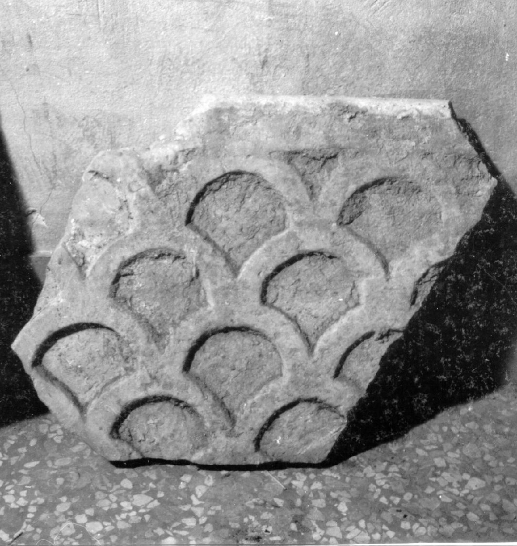 decorazione, frammento - bottega napoletana (metà sec. XIV)