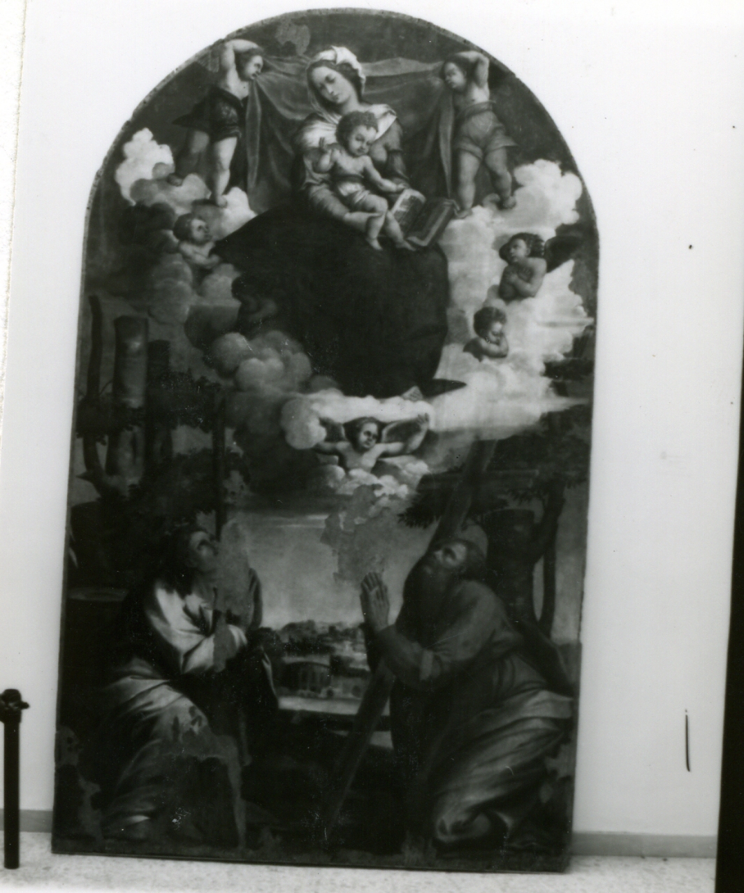 Madonna con Bambino tra San Filippo e San Giacomo (dipinto) di Cardisco Marco detto Marco Calabrese (prima metà sec. XVI)