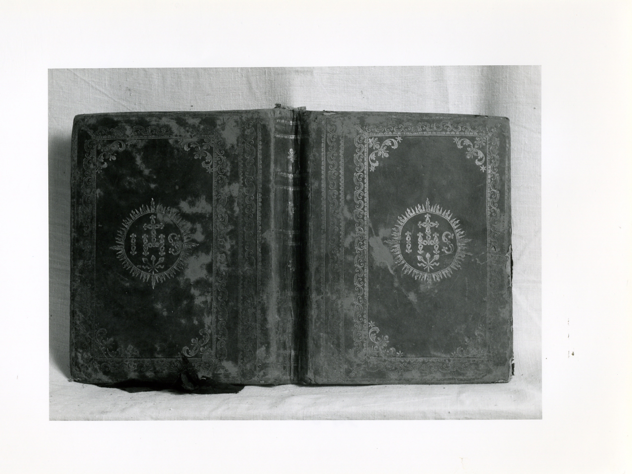 coperta di libro liturgico - bottega napoletana (secondo quarto sec. XVIII)