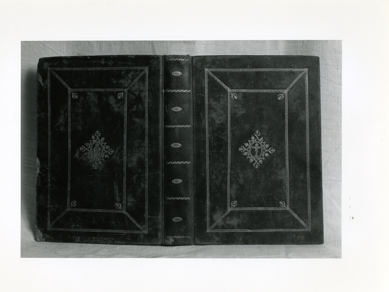 coperta di libro liturgico, serie - bottega napoletana (sec. XVIII)