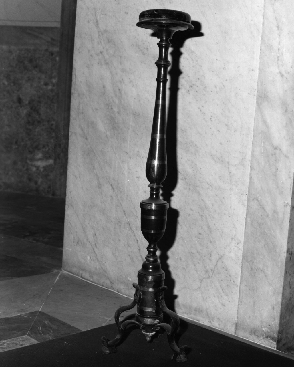 candeliere d'altare, serie - bottega napoletana (fine/inizio secc. XIX/ XX)