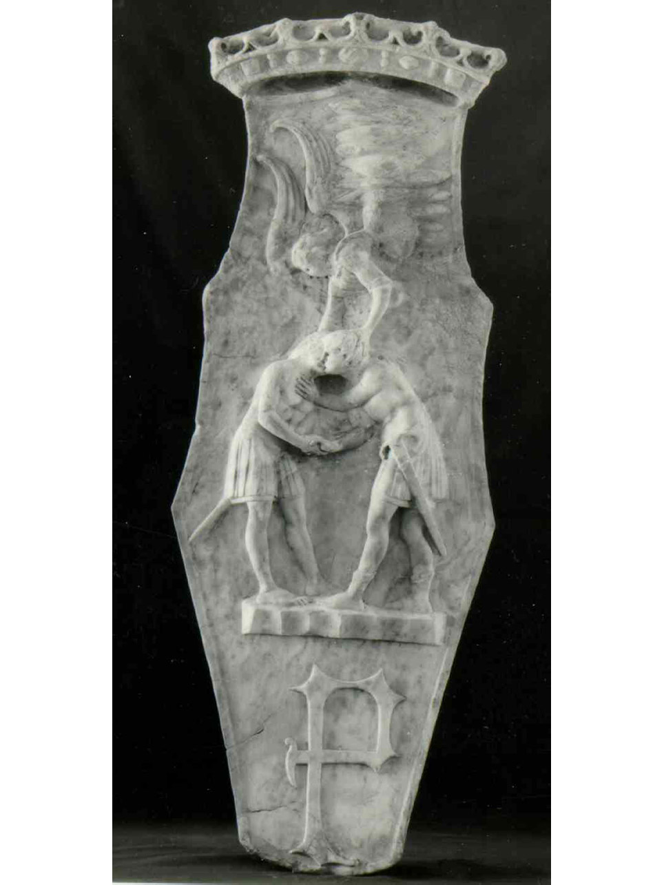 figure in abiti romani si baciano in atto di pace (rilievo) - bottega napoletana (metà sec. XV)