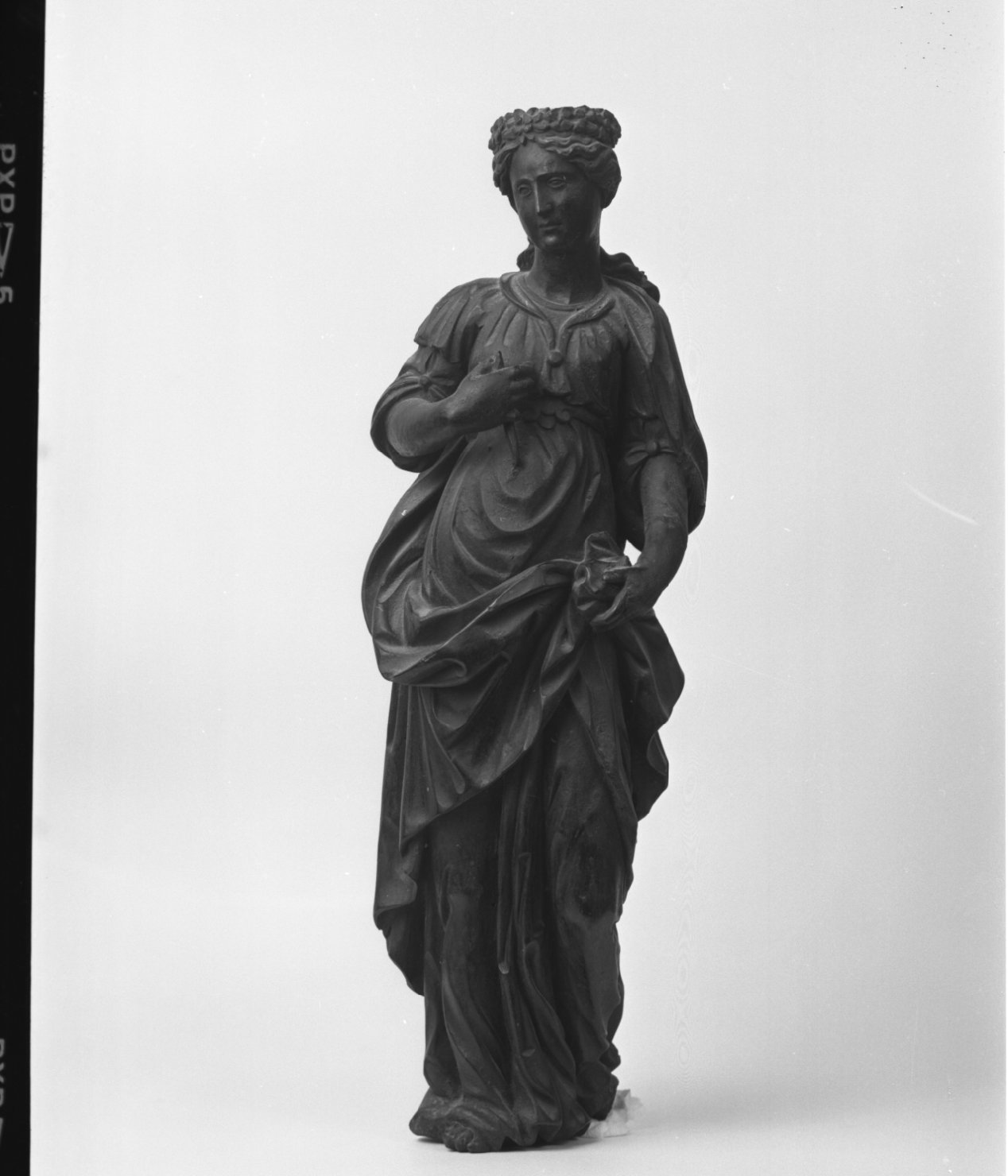 FIGURA ALLEGORICA FEMMINILE (STATUETTA, ELEMENTO D'INSIEME) - AMBITO NAPOLETANO (Seconda metà sec. XVII)