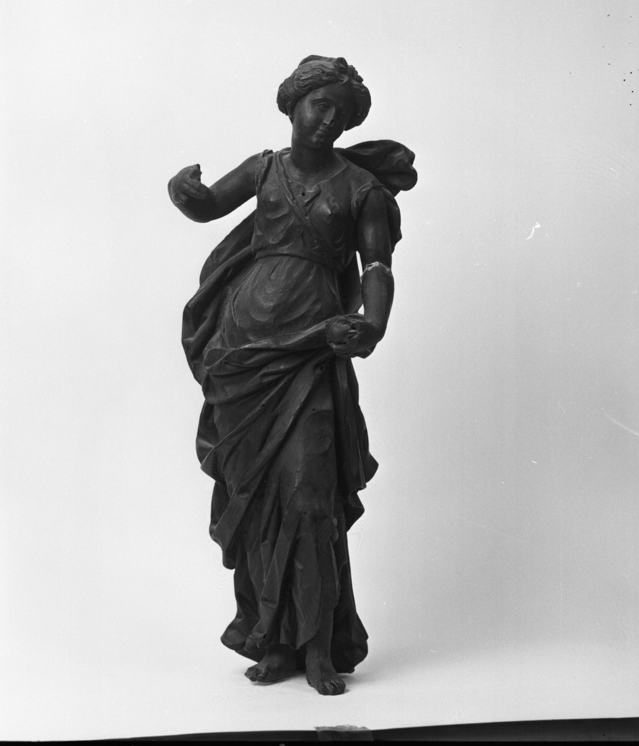 FIGURA ALLEGORICA FEMMINILE (STATUETTA, ELEMENTO D'INSIEME) - AMBITO NAPOLETANO (Seconda metà sec. XVII)