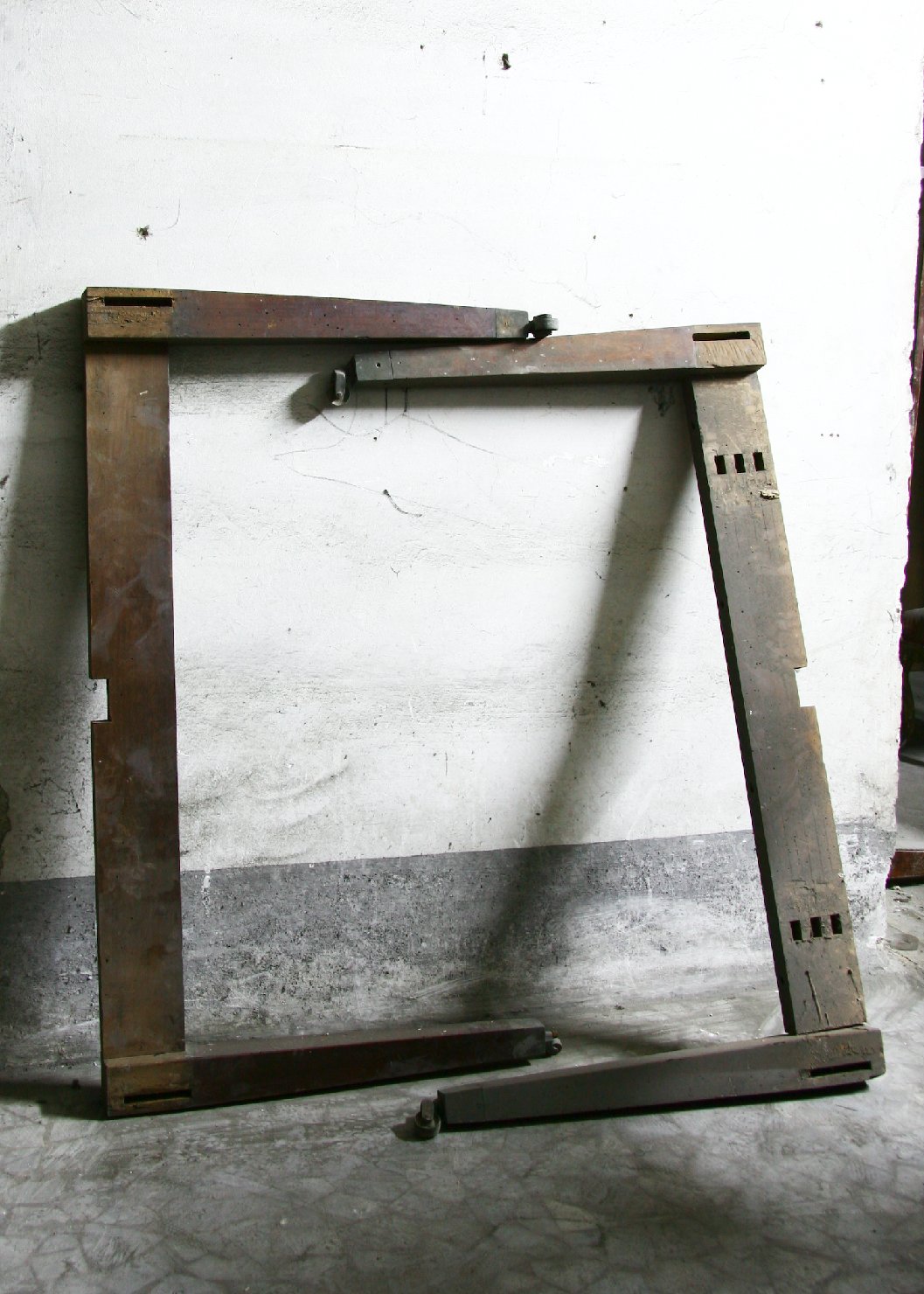 piede di tavolo, serie - bottega campana (sec. XIX)