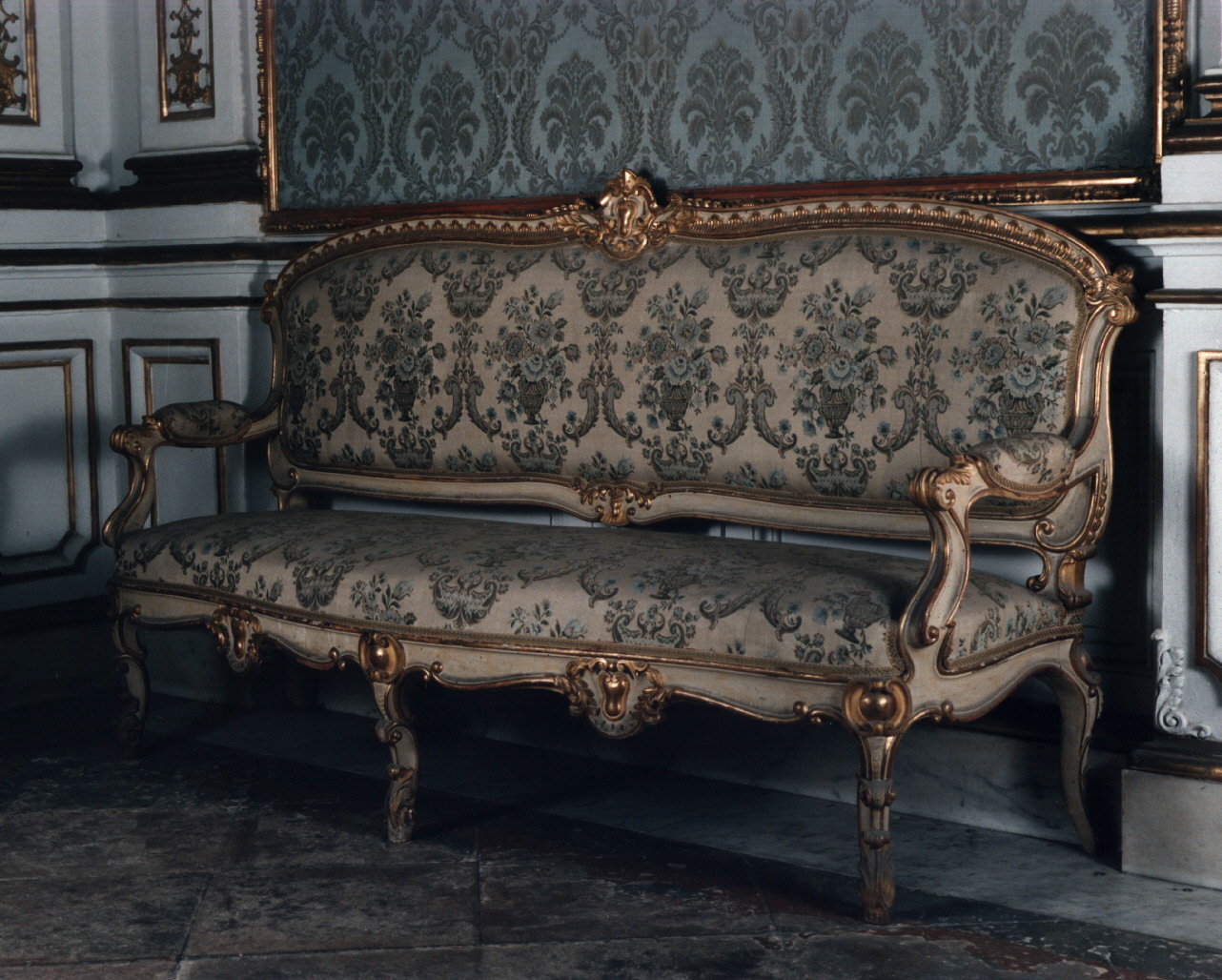 divano, serie - manifattura napoletana (secondo quarto secc. XIX/ XX, sec. XX)