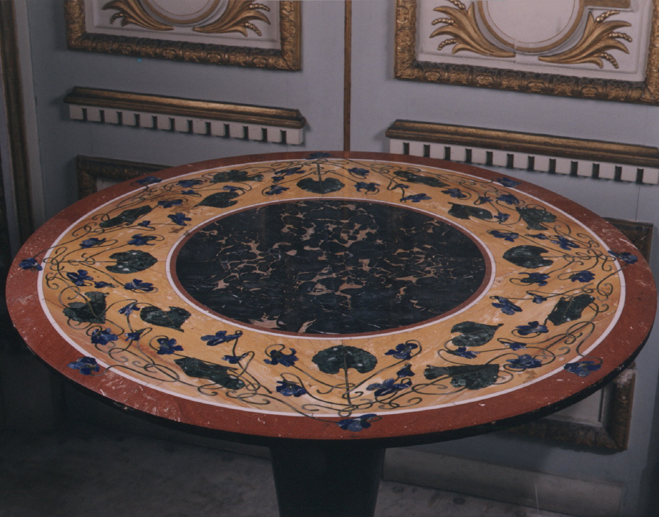 motivi decorativi vegetali (tavolo) - bottega fiorentina (ultimo quarto sec. XVII)