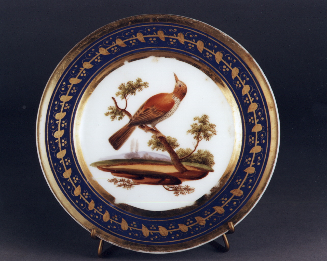 uccello su ramo entro paesaggio/ motivo decorativo fitomorfo stilizzato (piatto) - manifattura francese (sec. XIX)