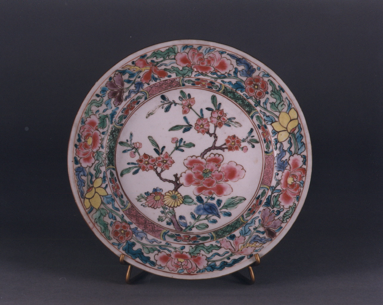 motivo decorativo floreale (piatto) - manifattura cinese (sec. XVIII)