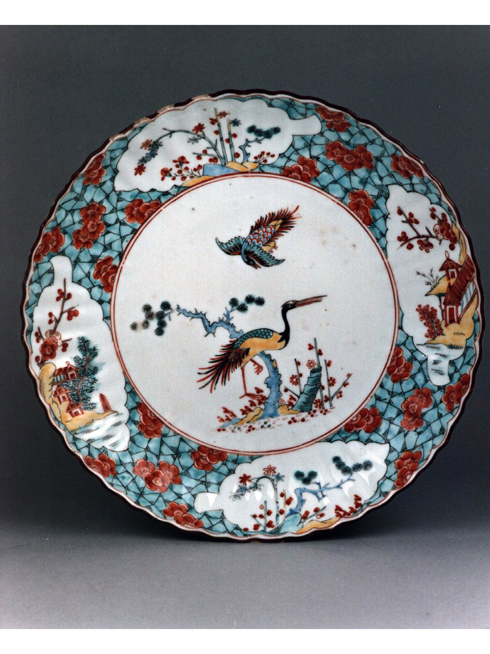motivi decorativi vegetali e animali (piatto) - manifattura di Jingdezhen (secc. XVII/ XVIII)