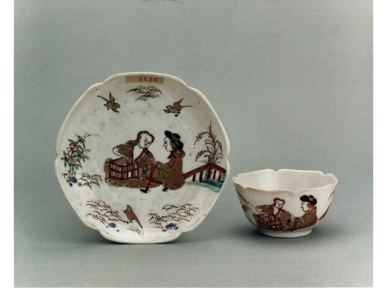 coppia di orientali in giardino (piattino) - manifattura cinese (sec. XVIII)