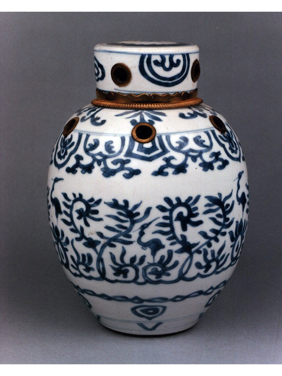 motivi decorativi vegetali stilizzati (bruciaprofumi) - manifattura cinese, produzione europea (secc. XVII/ XVIII)