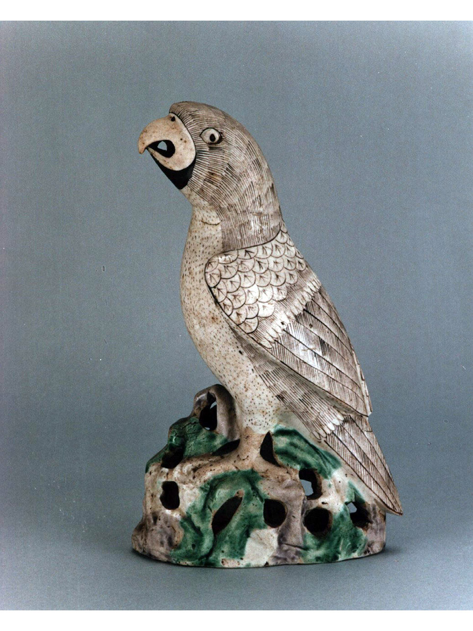 pappagallo su roccia (soprammobile) - manifattura cinese (secc. XVII/ XVIII)