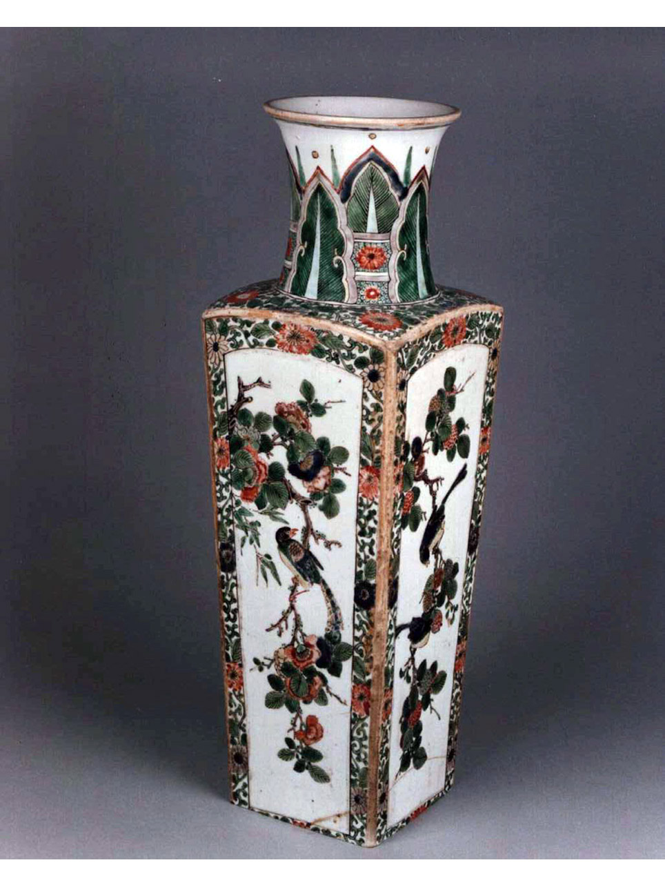 motivi decorativi vegetali e animali (vaso) - manifattura cinese (secc. XVII/ XVIII)
