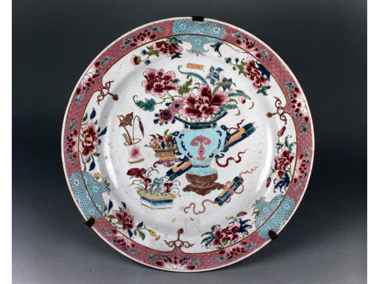 motivi decorativi vegetali (piatto) - manifattura cinese (sec. XVIII)