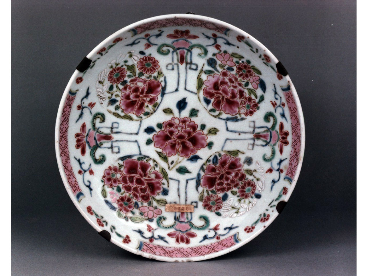 motivi decorativi geometrici e vegetali (piatto fondo) - manifattura cinese (sec. XVIII)