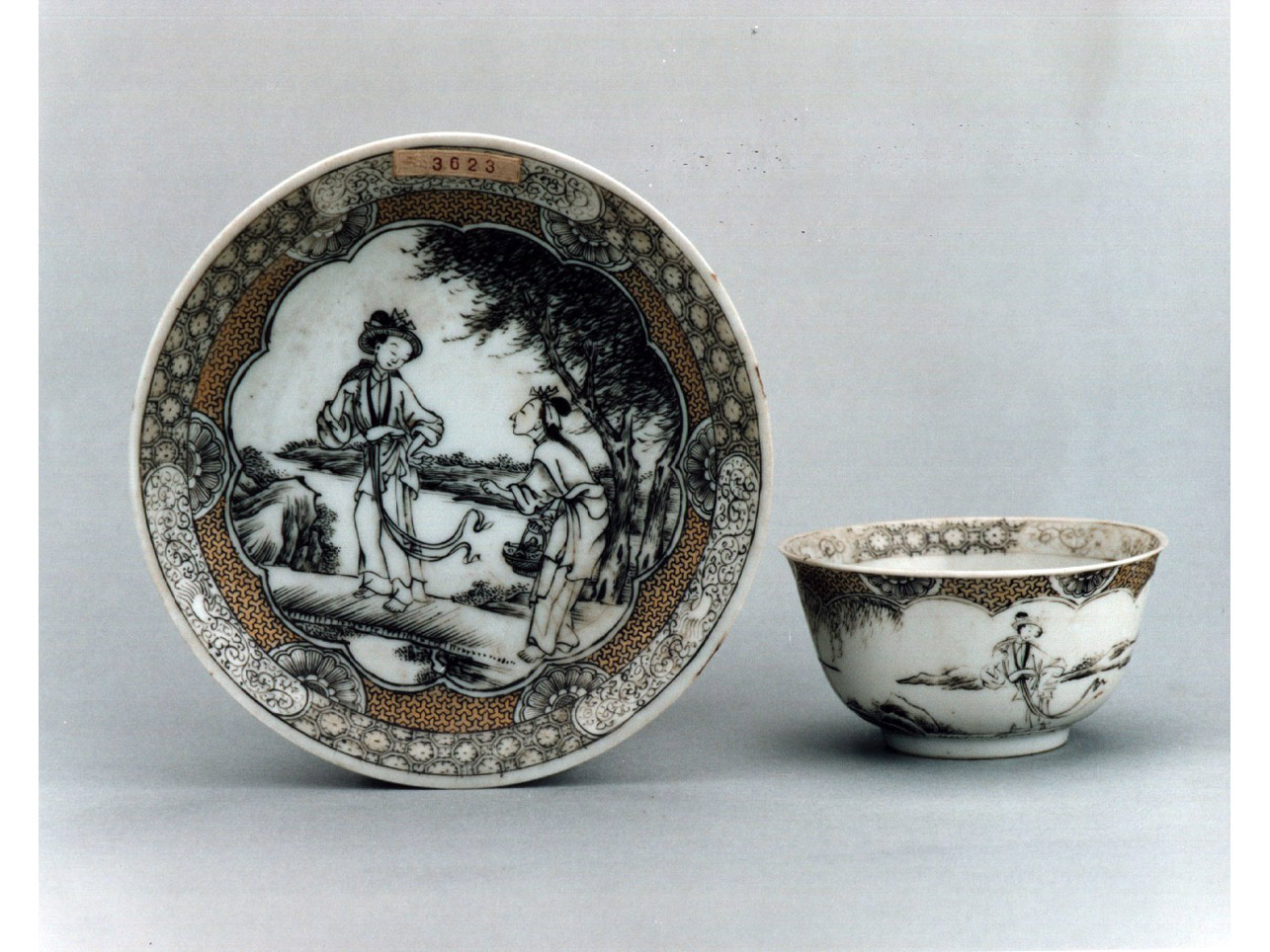 paesaggio con figure orientali/ motivi decorativi vegetali stilizzati (tazzina) - manifattura cinese (sec. XVIII)