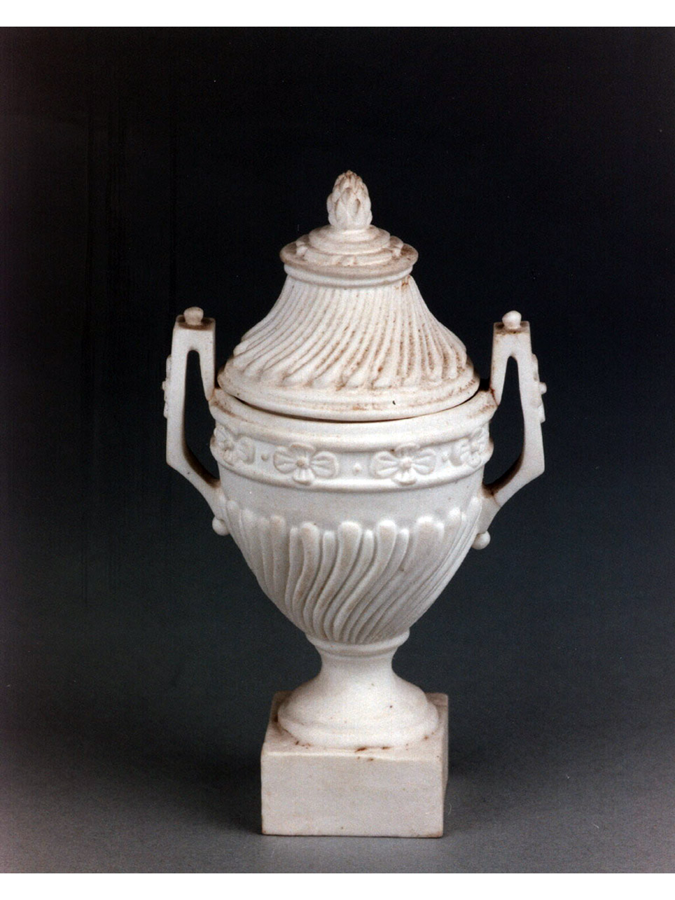 motivi decorativi (urna) - manifattura di Bourg-la-Reine (sec. XVIII)