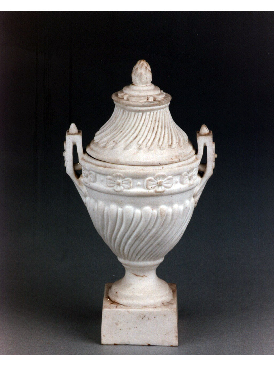 motivi decorativi (urna) - manifattura di Bourg-la-Reine (sec. XVIII)