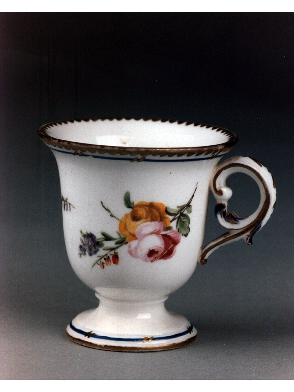 motivi decorativi floreali (tazza) - manifattura di Vincennes (sec. XVIII)
