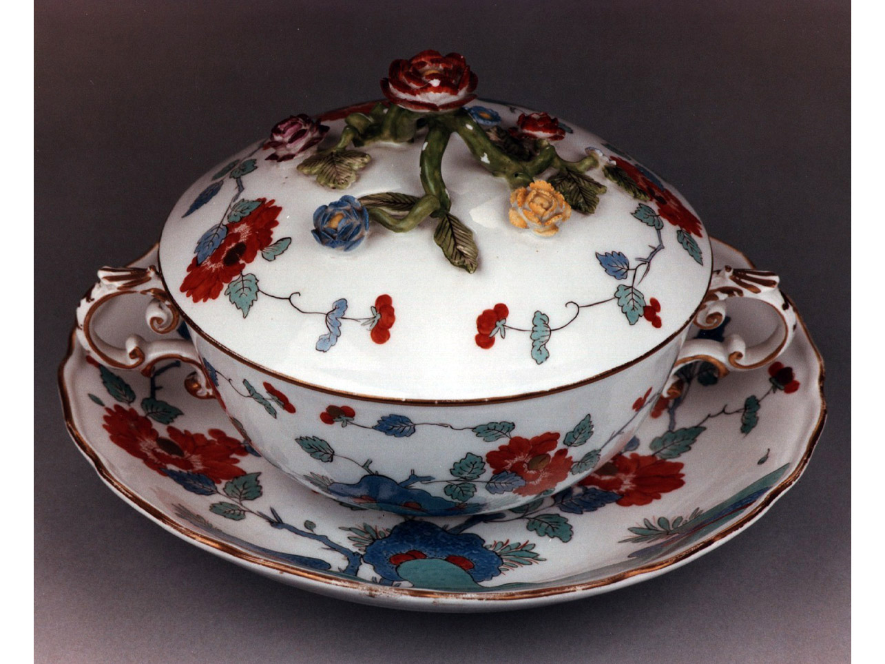 motivi decorativi floreali (tazza puerperale) - manifattura di Meissen (sec. XVIII)