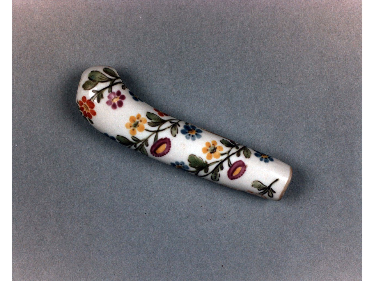 motivi decorativi floreali (coltello, frammento) - produzione di Chantilly (sec. XVIII)
