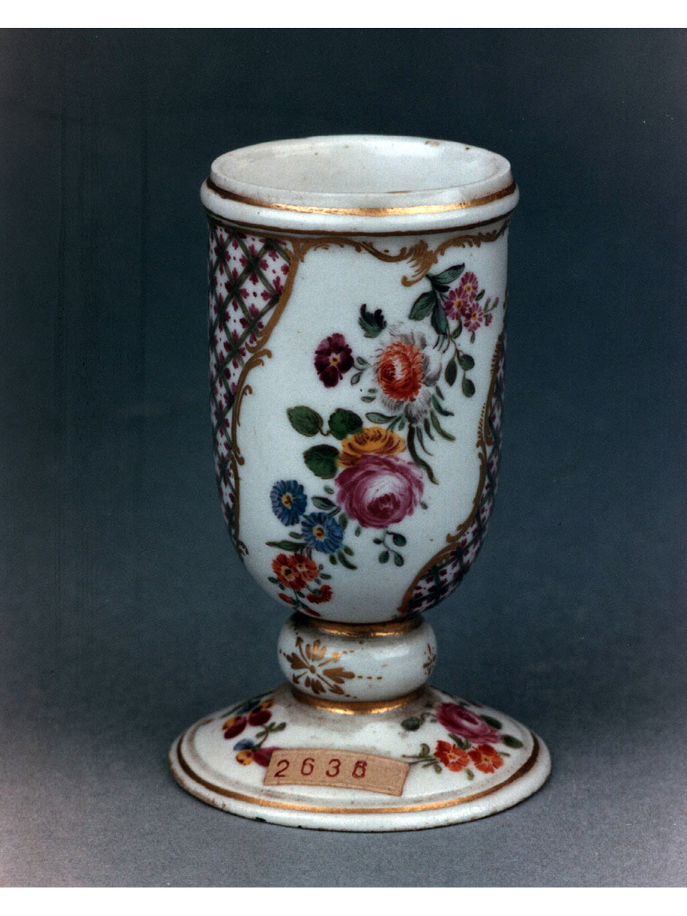 motivi decorativi floreali (portauovo) - manifattura di Sèvres (seconda metà sec. XVIII)