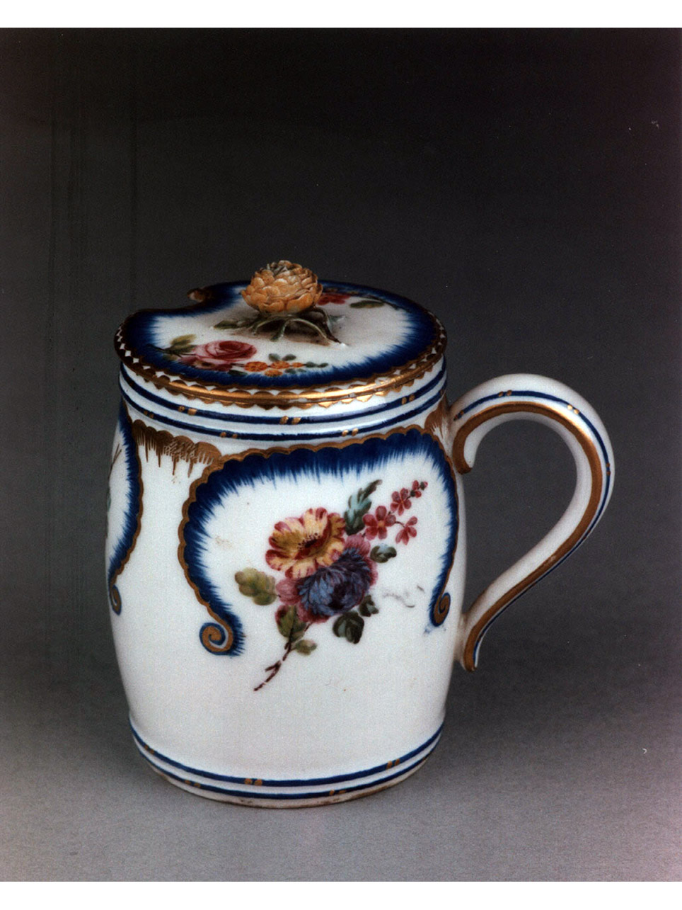 motivi decorativi floreali (vasetto) - manifattura di Sèvres (sec. XVIII)
