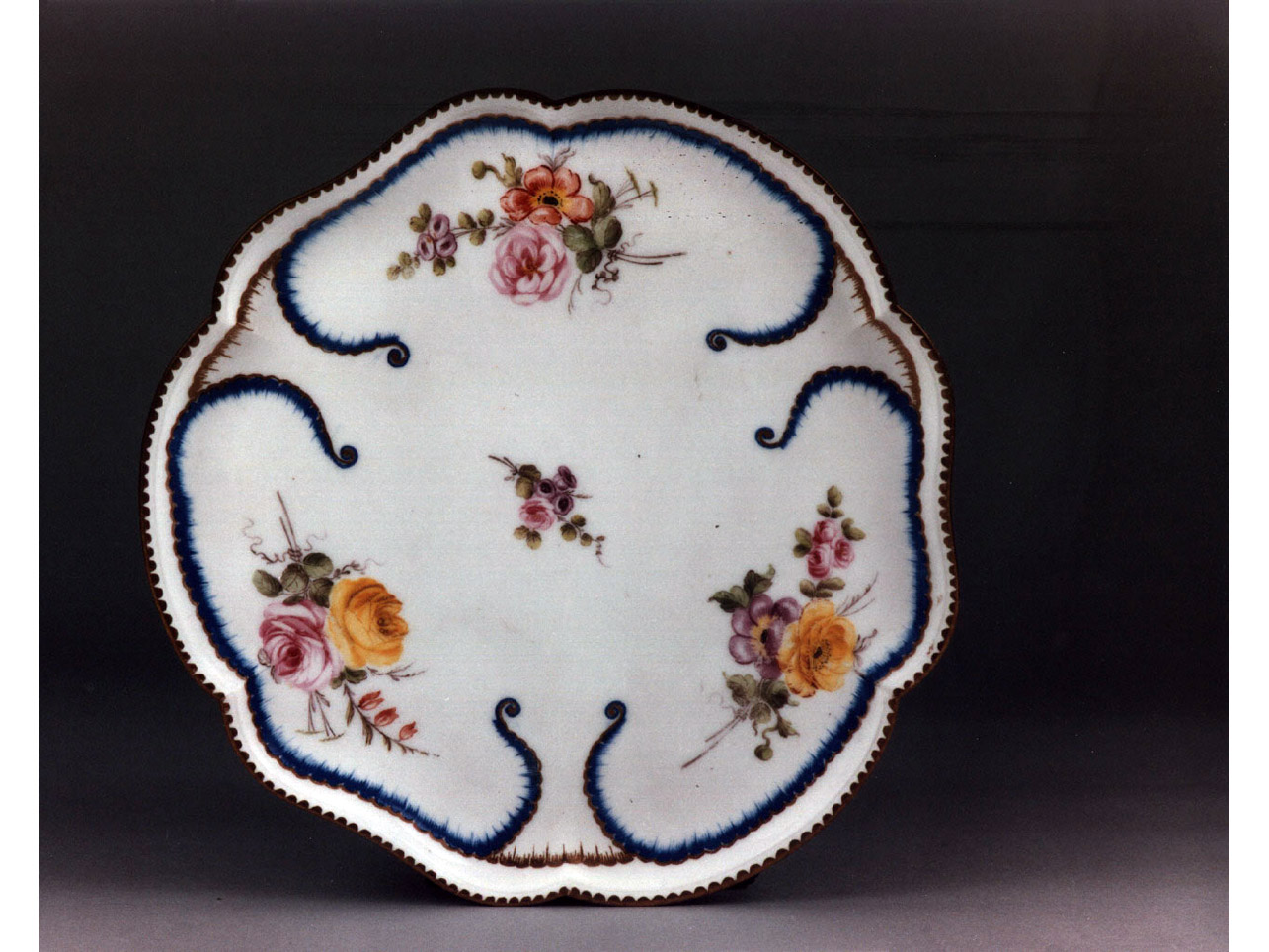 motivi decorativi floreali (vassoio) - manifattura di Sèvres (sec. XVIII)