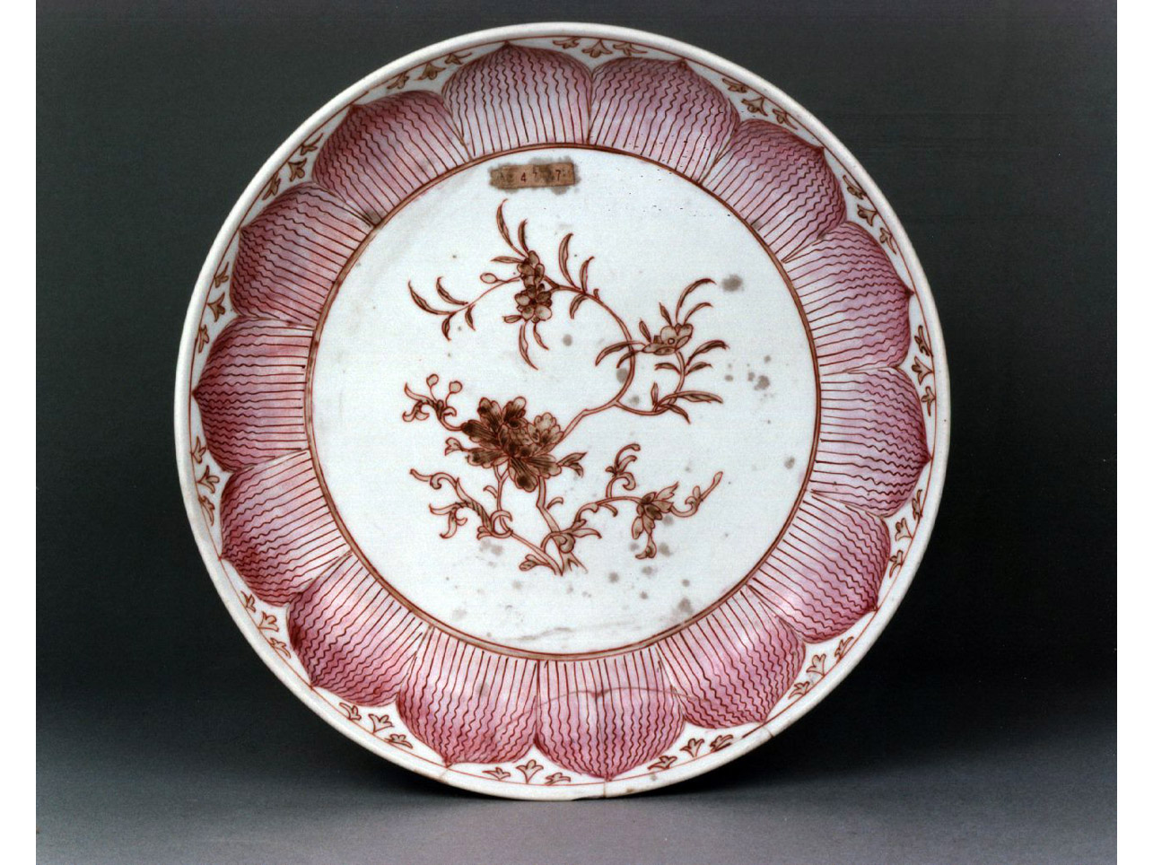 motivi decorativi floreali (piatto) - manifattura cinese (sec. XVIII)