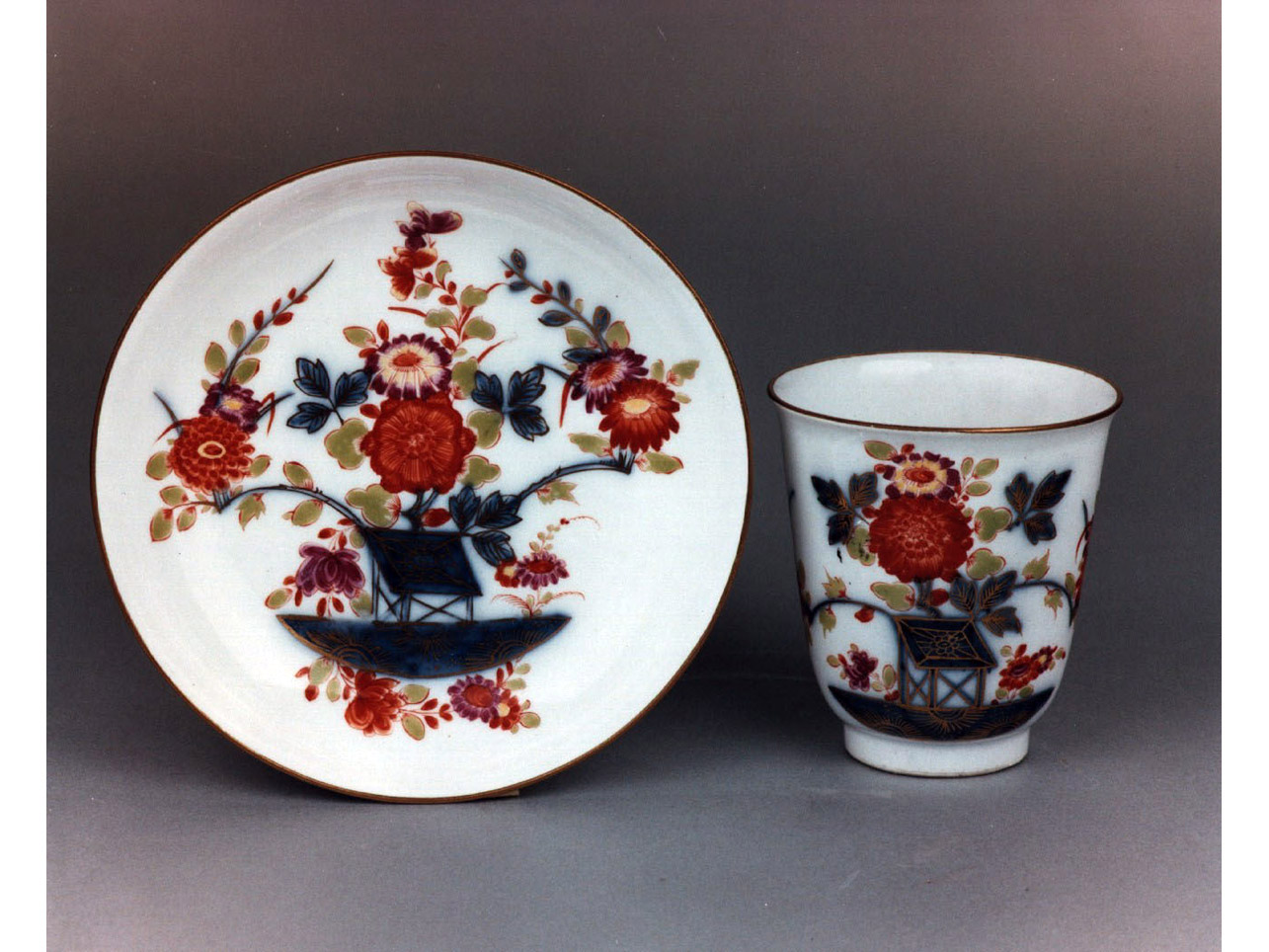 motivi decorativi floreali (tazza) - manifattura di Meissen (sec. XVIII)