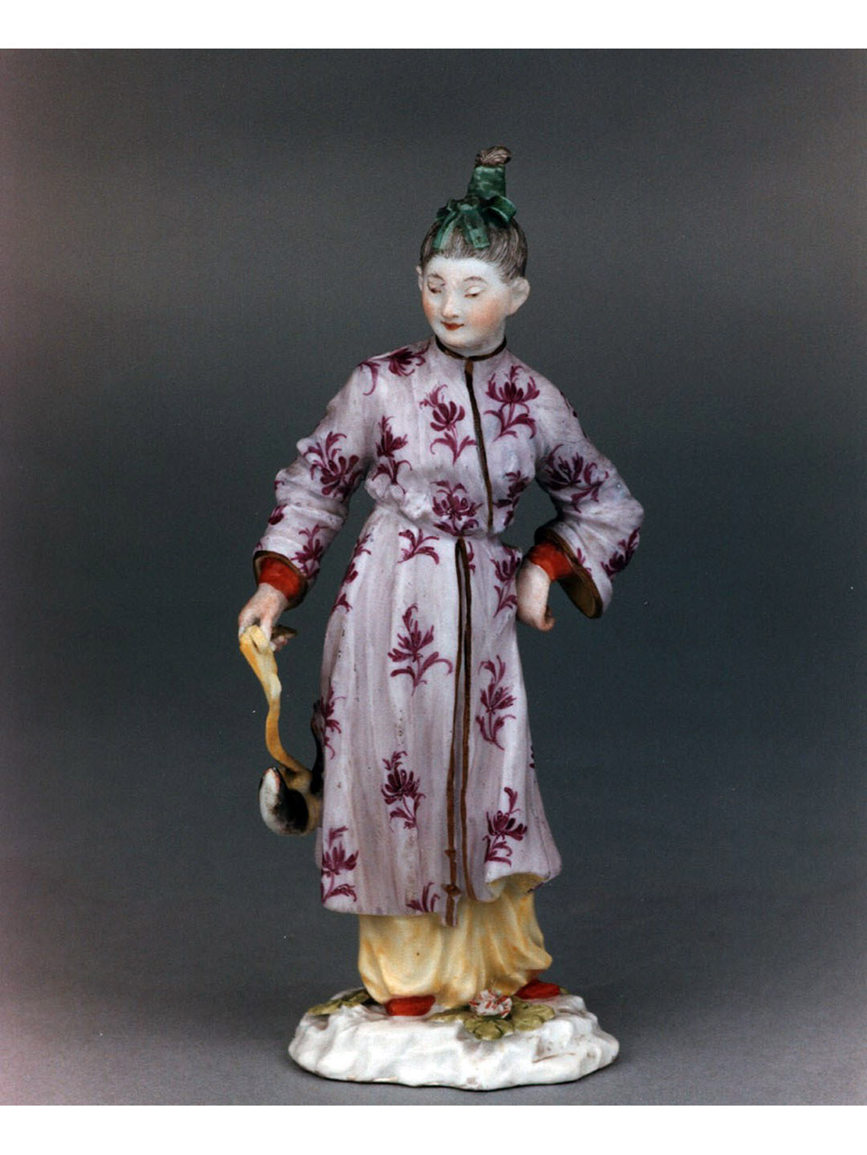 figura femminile giapponese con pesce (statuetta) - manifattura di Meissen (sec. XVIII)
