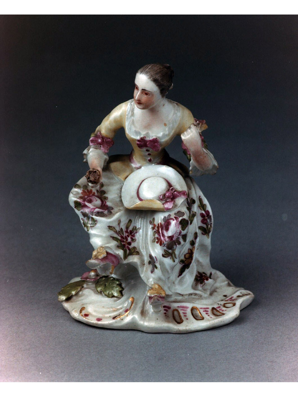 figura femminile seduta (statuetta) - manifattura di Meissen (sec. XVIII)
