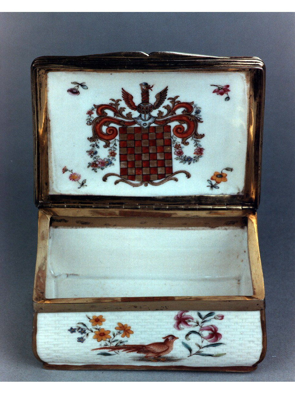 motivi decorativi vegetali e animali (tabacchiera) - manifattura di Meissen (sec. XVIII)