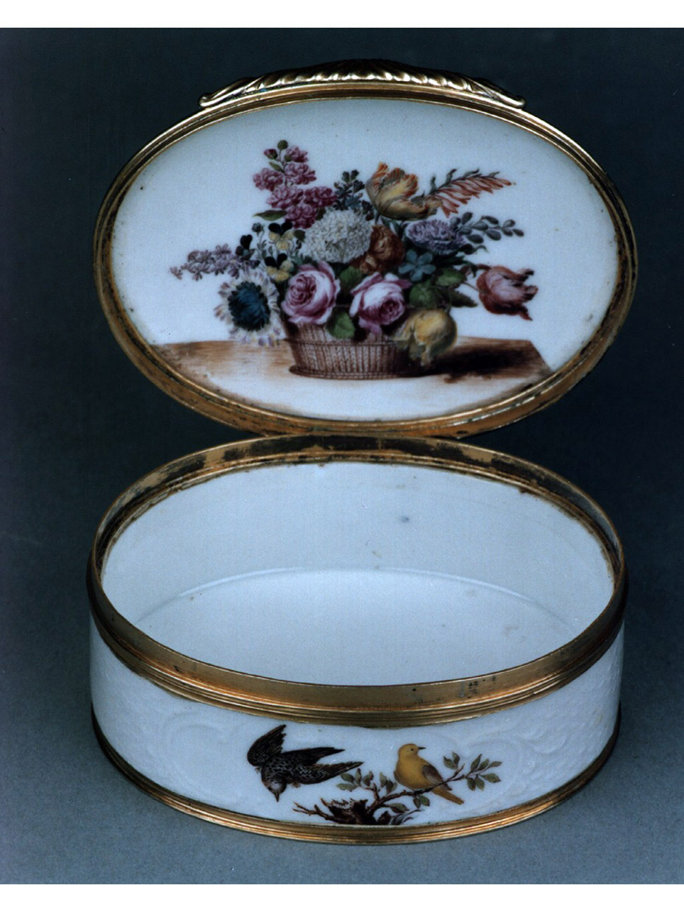motivi decorativi vegetali e animali (tabacchiera) - manifattura di Meissen (sec. XVIII)