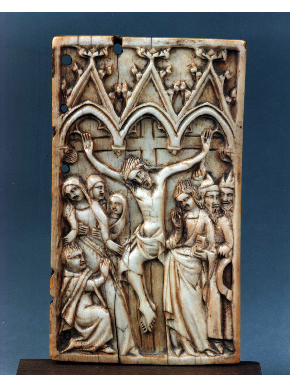 crocifissione di Cristo con la Madonna e santi (placchetta) - bottega francese (sec. XIV)