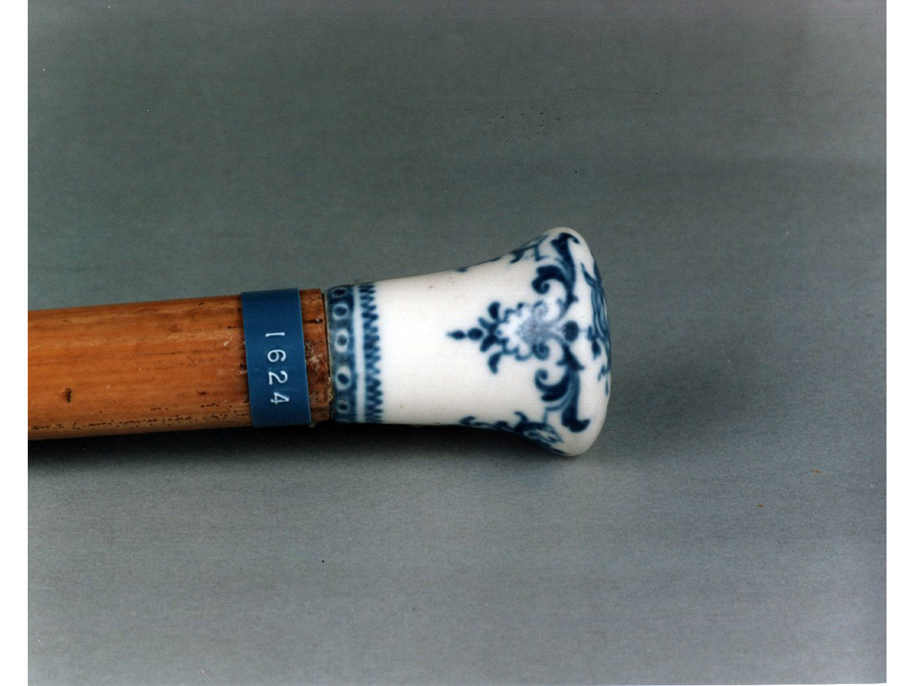 motivi decorativi vegetali stilizzati (bastone) - manifattura francese (primo quarto sec. XVIII)