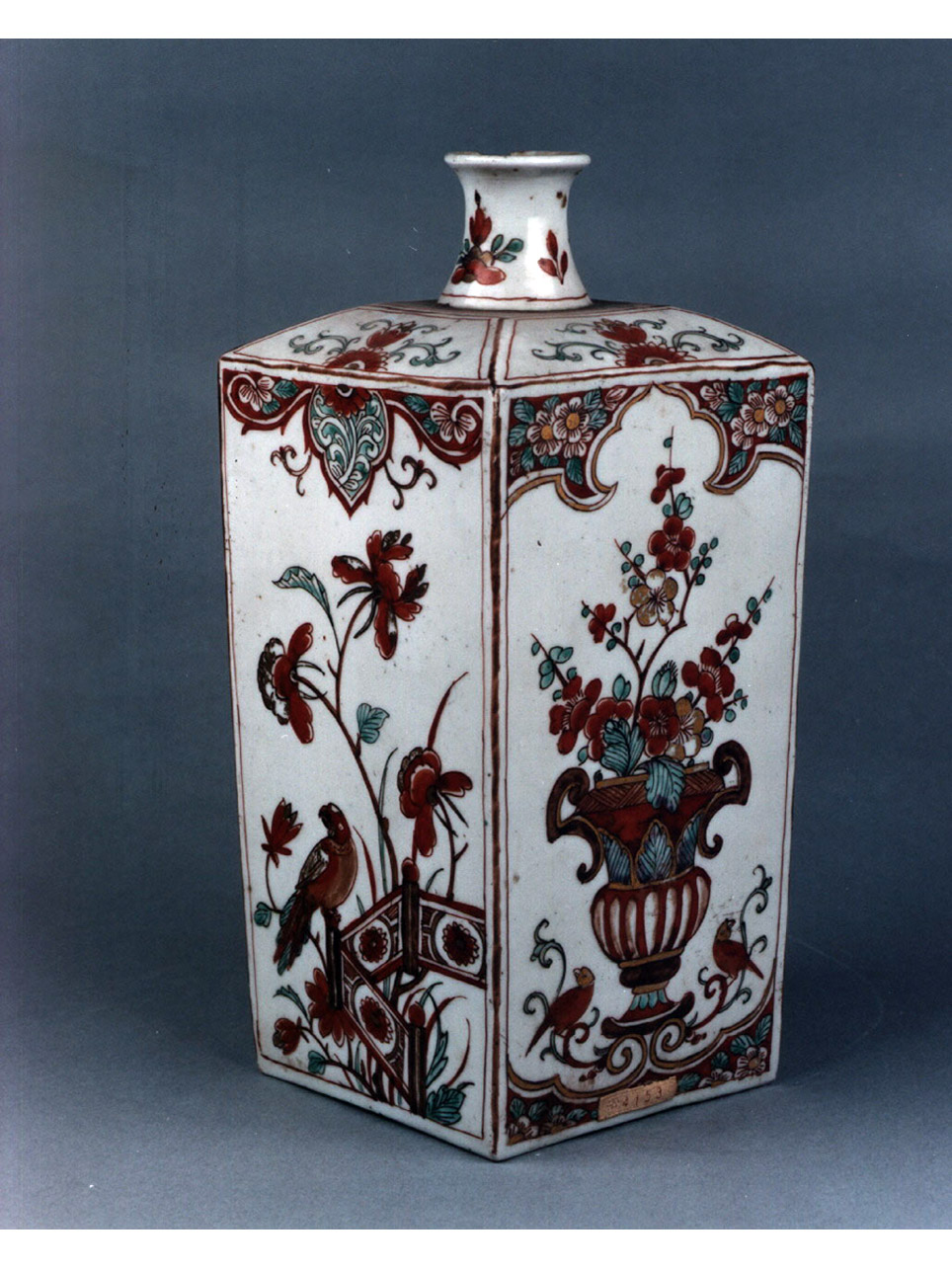 motivi decorativi floreali (bottiglia) - manifattura cinese (seconda metà sec. XVIII)