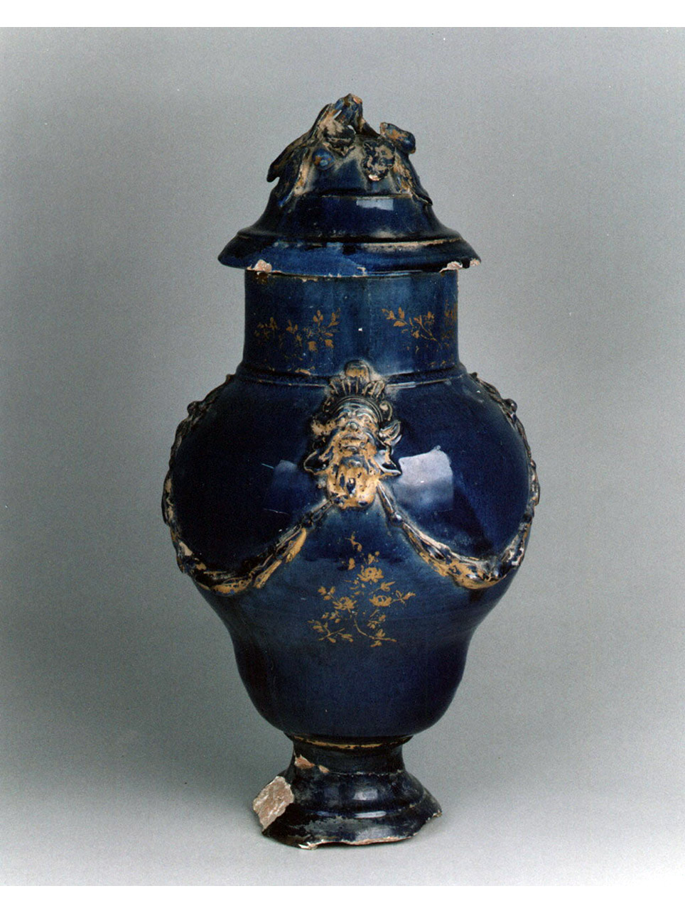 motivi decorativi floreali (vaso) - manifattura siciliana (sec. XVIII)