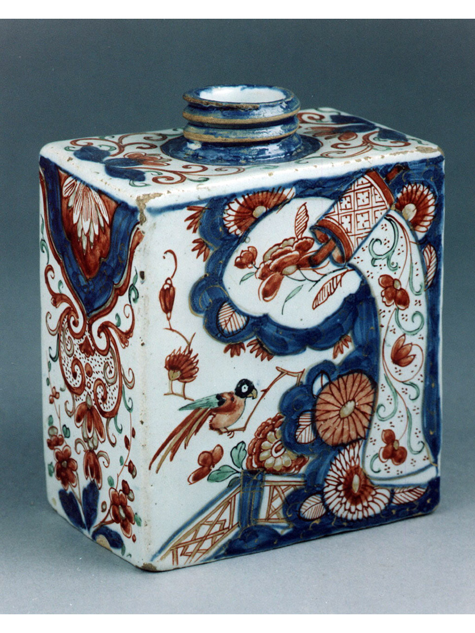 motivi decorativi floreali (scatola) - manifattura di Delft (secc. XVII/ XVIII)