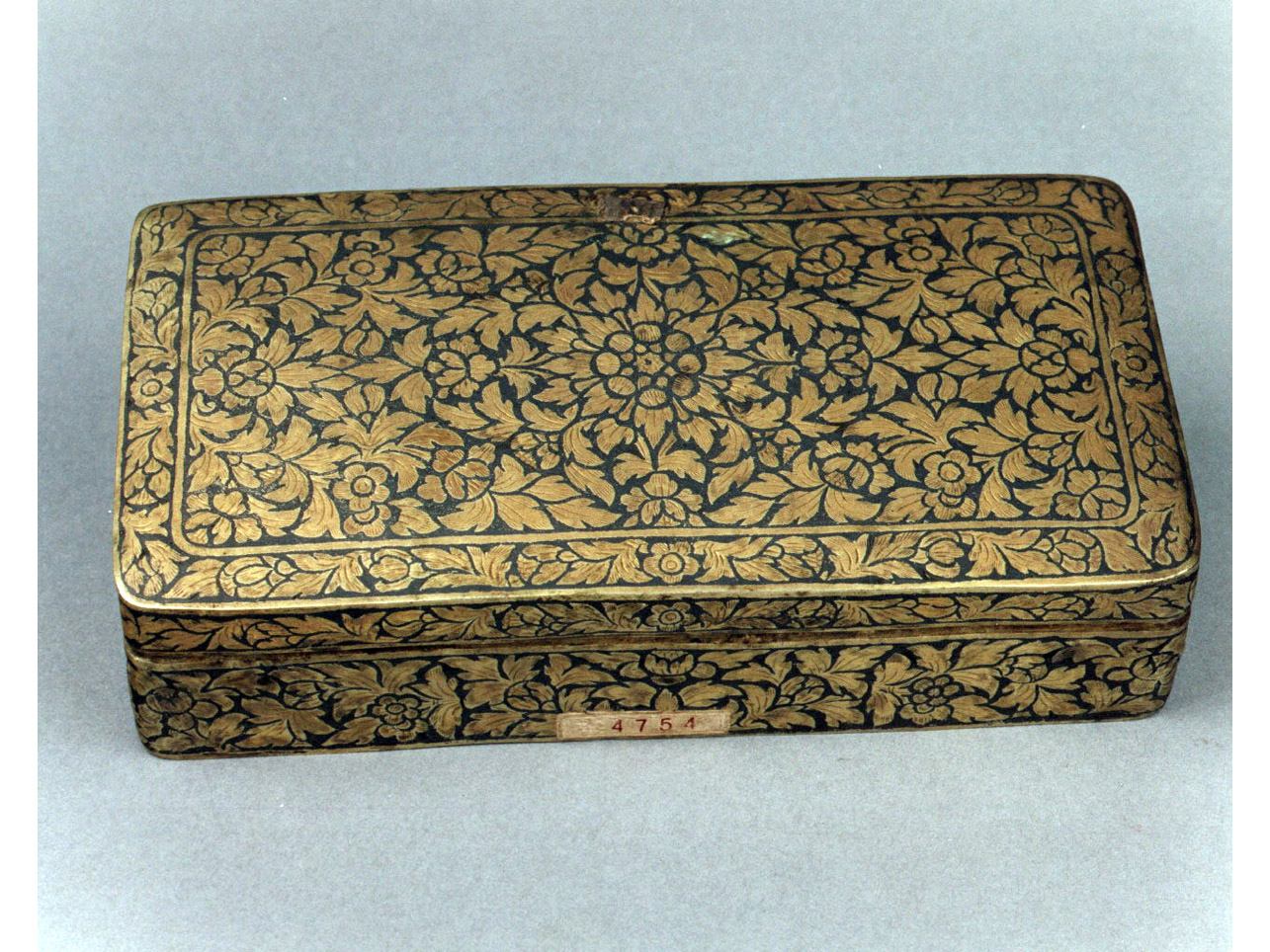 motivi decorativi floreali (scatola) - manifattura indiana (sec. XVIII)