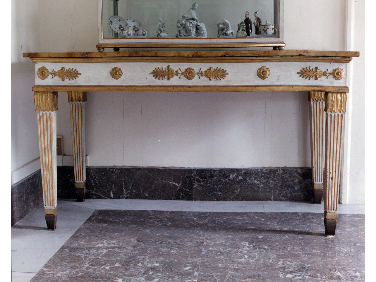 motivi decorativi floreali (tavolo da muro) - bottega napoletana (secondo quarto sec. XIX)