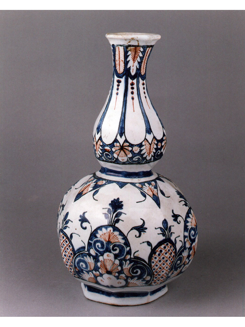 motivi decorativi vegetali (bottiglia) - manifattura di Delft (fine/inizio secc. XVII/ XVIII)